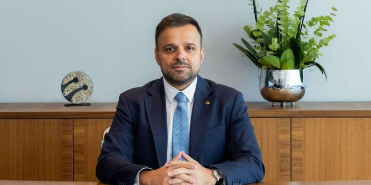 Turkcell'in başına AKP'li eski bakanın oğlu geçti