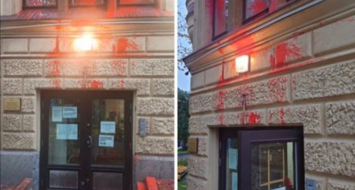 Türkiye’nin Helsinki Büyükelçiliği’ne boyalı ve sis bombalı saldırı