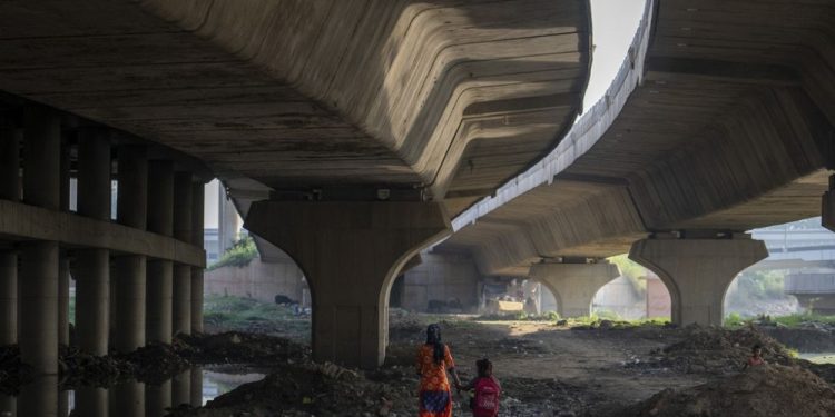 UNICEF: Aşırı hava olayları nedeniyle milyonlarca çocuk yerinden oldu