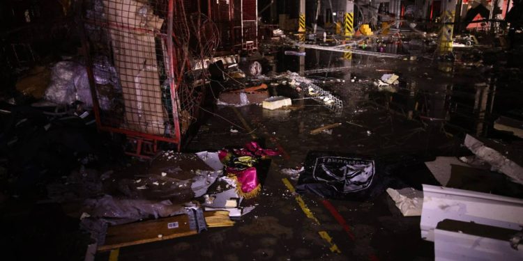 Ukrayna: Rusya'nın Harkiv'de posta terminaline düzenlediği füze saldırısında 6 kişi öldü