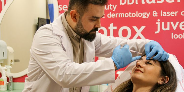 Uzmanından sahte botoks uyarısı: "Yoğun bakıma ihtiyaç duyabiliyorlar"