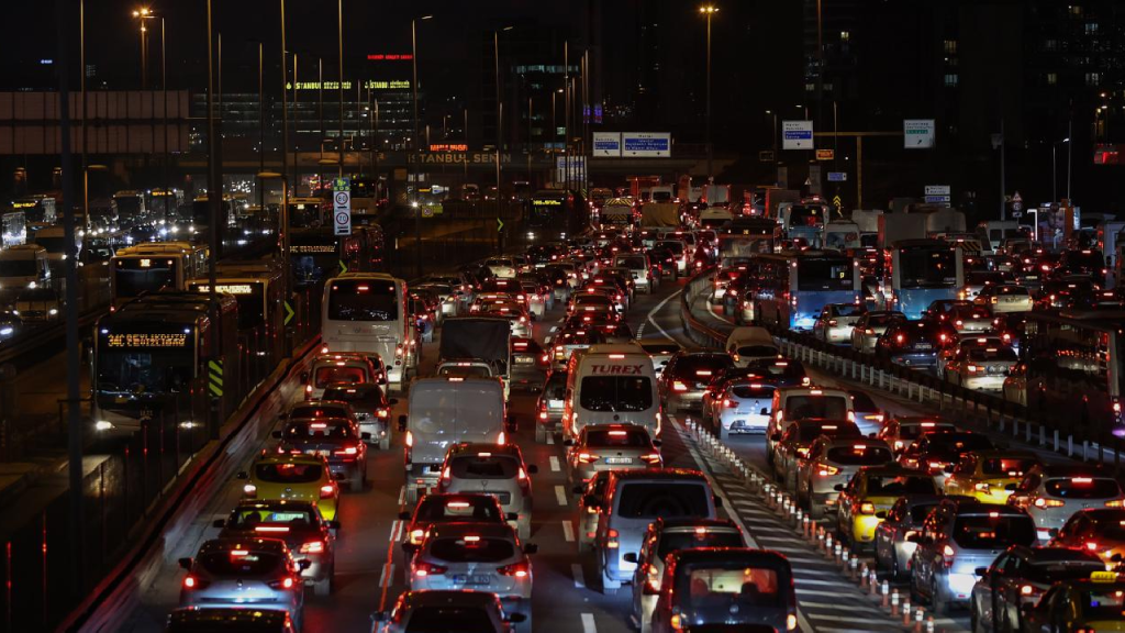 Valilik duyurdu: İstanbul'da bu yollar trafiğe kapatılacak!