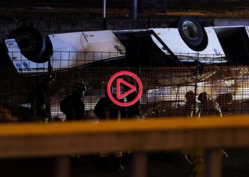 Venedik'te turistleri taşıyan otobüs üst geçitten düştü: 4'ü çocuk 21 kişi öldü