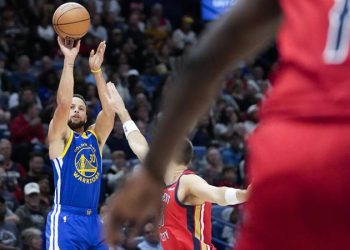Warriors, Stephen Curry'nin 42 sayısıyla kazandı