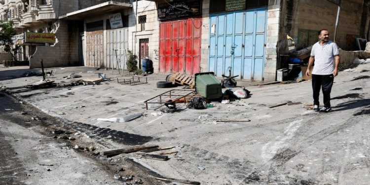 Yahudi yerleşimciler Batı Şeria kasabasına saldırdı: Bir Filistinli öldürüldü