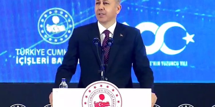 Yerlikaya, Ayhan Bora Kaplan soruşturmasında 9 polisin açığa alındığını doğruladı