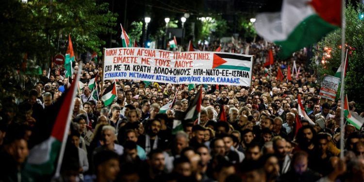 Yunanistan'da binlerce solcu 'Özgür Filistin' için sokağa indi