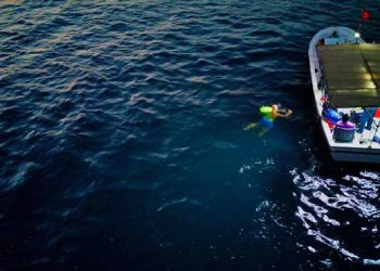 Yüzücü Alper Gezmiş, Adana'dan İskenderun'a 14 saat 58 dakikada yüzdü