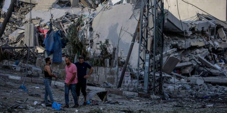 ‘Asla terk etmeyeceğim’: İsrail kara harekatına hazırlanırken, bazı aileler Gazze’nin kuzeyinde kalıyor