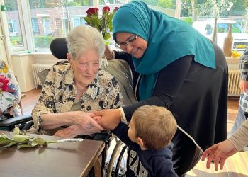 ‘Eğer çocuklarım gelirse bu gülü onlara göstereceğim’