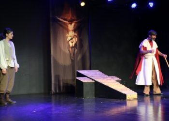 ‘Mirina Jeanne d’Arcê Ya Din’ oyununa izleyicilerden tam not