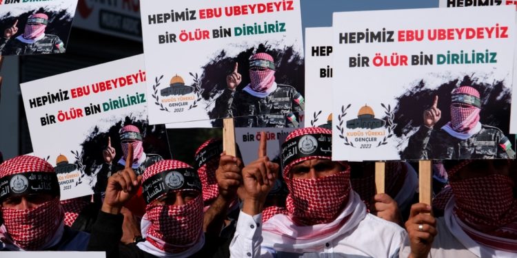 İncirlik Hava Üssü’nde Filistin’e destek mitingi: Üsse yürüyen gruba polis müdahale etti