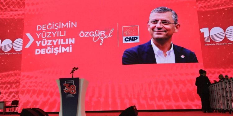 CHP’nin yeni lideri Özgür Özel, Parti Meclisi için örgüt önerilerini aldı