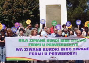 “Kürtçenin önündeki en büyük tehlike ailelerin çocuklarıyla Türkçe konuşması”