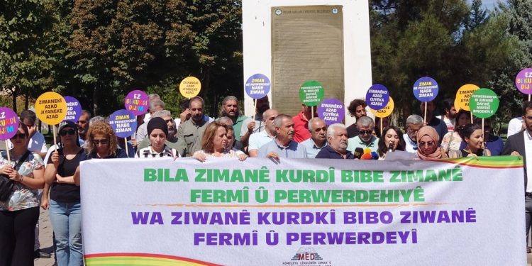 “Kürtçenin önündeki en büyük tehlike ailelerin çocuklarıyla Türkçe konuşması”