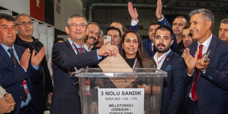 Özgür Özel CHP’nin yeni genel başkanı oldu