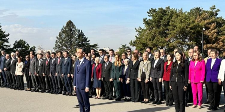 CHP’de Özgür Özel A takımını açıkladı