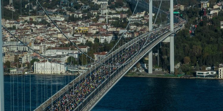 45. İstanbul Maratonu'nu erkeklerde Panuel Mkungo, kadınlarda Beatrice Cheptoo kazandı