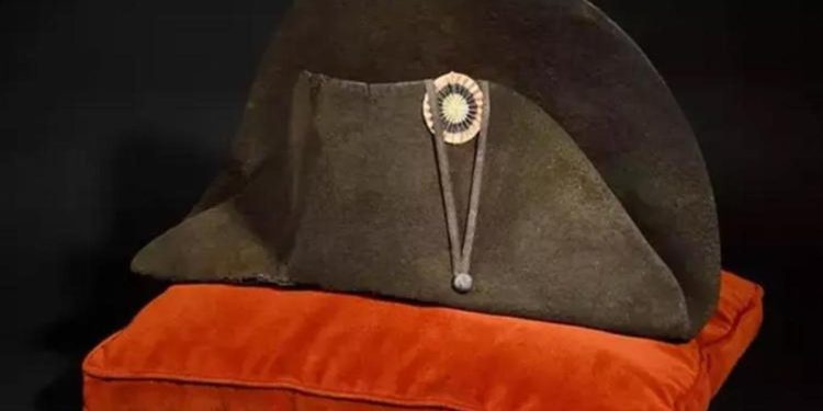 Napolyon’un şapkası Paris müzayedesinde satışa sunuluyor