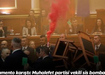 Dünya bu görüntüleri konuşuyor… Arnavutluk’ta parlamento karıştı: Muhalefet partisi vekilleri sis bombası attı