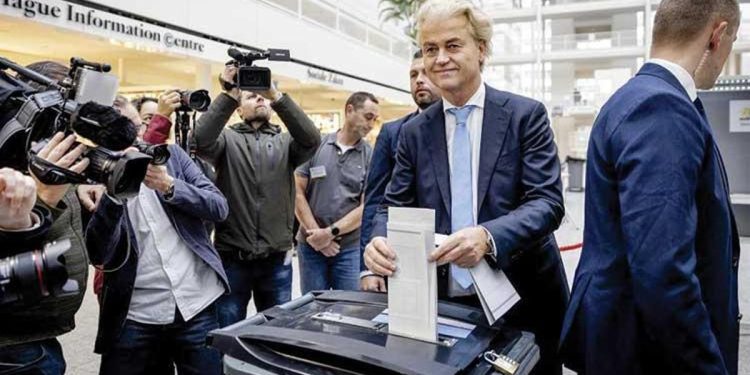 Hollanda’da sandık çıkış anketine göre aşırı sağcı Özgürlük Partisi’nin seçimi kazanması bekleniyor