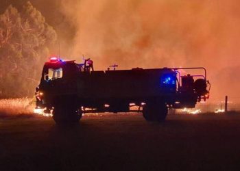 Perth yangınında 8 ev daha kül oldu