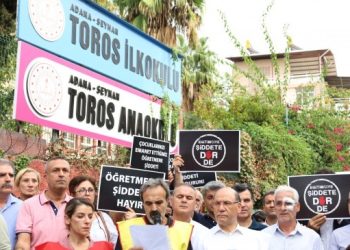 Seyhan’da öğretmenlere şiddet protestosu