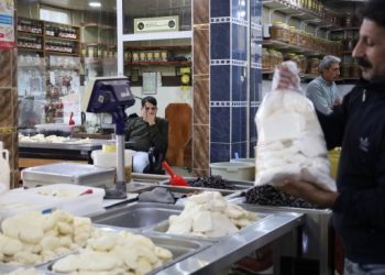 Peynir Pazarı esnafları: Batıyoruz, nefesimiz kesiliyor