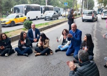 Özgürlük Yürüyüşü’ne tahammülsüzlük: Vekiller yol kapattı, gençler sloganlarla yürüdü