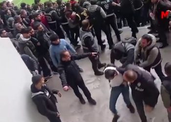 Mahkeme kararı: İstiklal Marşı’nda ayağa kalkmamak aşağılama değildir