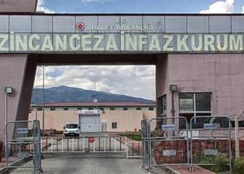 Çıplak aramaya karşı çıkan tutukluya şiddet