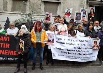 F Oturması: 43 kadın hasta tutsak yaşam mücadelesi veriyor