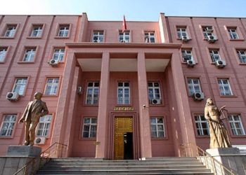 Yargıtay kararına muhalefet “darbe girişimi” derken, Cumhur İttifakı “çatışma görüntüsü endişe verici” yorumunu yaptı