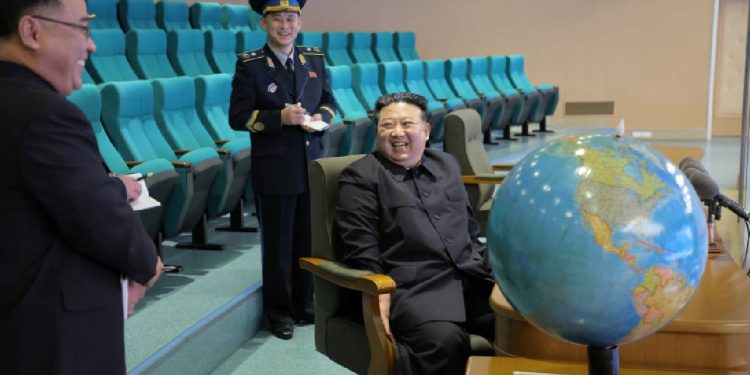 ABD'nin Hawaii ve Güney Kore'deki askeri üslerinin uydu görüntüleri 'Kim'in ellerinin altında'