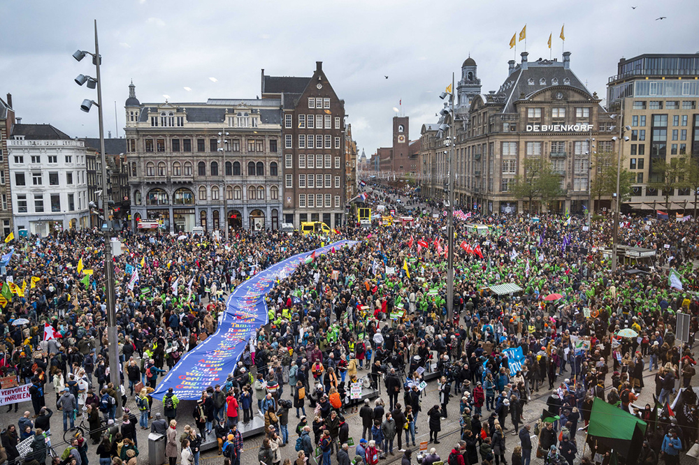 AMSTERDAM | 85 bin kişi ‘iklim’ ve ‘adalet’ için yürüdü