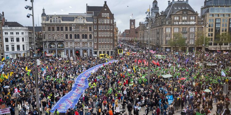 AMSTERDAM | 85 bin kişi ‘iklim’ ve ‘adalet’ için yürüdü