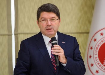 Adalet Bakanı Tunç’tan ‘hukuk’ krizine ilişkin açıklama: Mahkemeler arasında görüş farkı var, darbe söz konusu değil