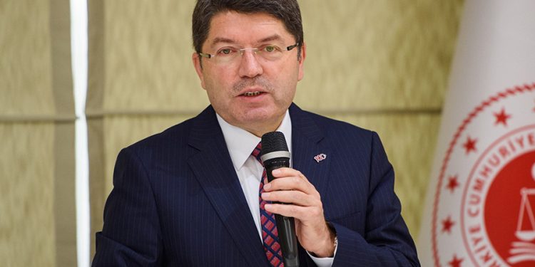 Adalet Bakanı Tunç’tan ‘hukuk’ krizine ilişkin açıklama: Mahkemeler arasında görüş farkı var, darbe söz konusu değil