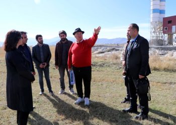 Ahmet Ercan’a göre Van’ın azıcık sağa kaydırılması lazım