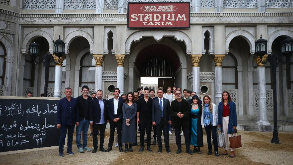 Ali Koç 'Zaferin Rengi' filminin setinde konuştu: Atatürk’ün kimi tuttuğu değil, kimin Atatürk’ün yolundan yürüdüğü önemlidir