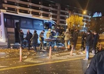 Alkollü otomobiliyle kalabalığın arasına daldı: 1 ölü, 22 yaralı