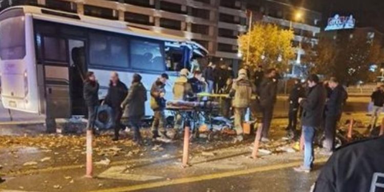 Alkollü otomobiliyle kalabalığın arasına daldı: 1 ölü, 22 yaralı