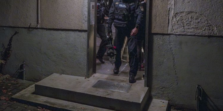 Almanya'da 'antisemitizm operasyonu': Aralarında Türklerin de olduğu 17 kişi gözaltına alındı