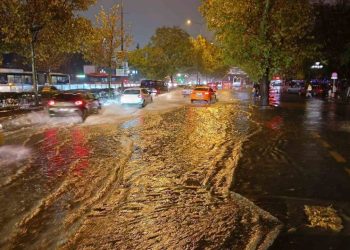 Ankara'da sağanak yağış: Ulaşımda aksamalar yaşanıyor
