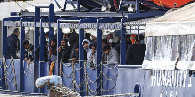 Avrupa Komisyonu'ndan insan kaçakçılarını caydırıcı yaptırım önerisi