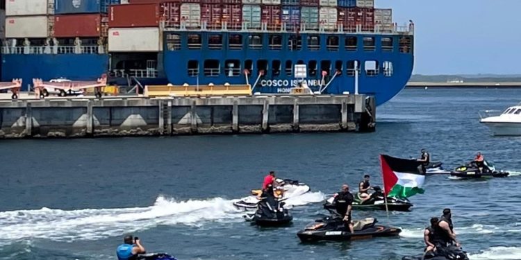 Avustralya'da İsrail karşıtı eylemler: Cosco İstanbul gemisi engellendi