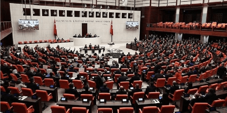 Azerbaycan tezkeresi TBMM'den geçti