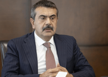 Bakan Tekin resmen açıkladı: Okullarda müfredat değişiyor