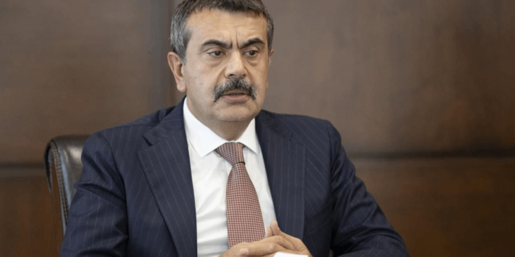 Bakan Tekin resmen açıkladı: Okullarda müfredat değişiyor