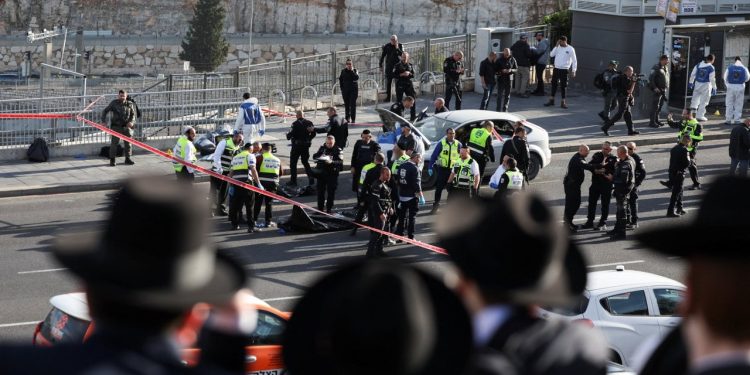 Batı Kudüs'te silahlı saldırı: Üç İsrailli öldü